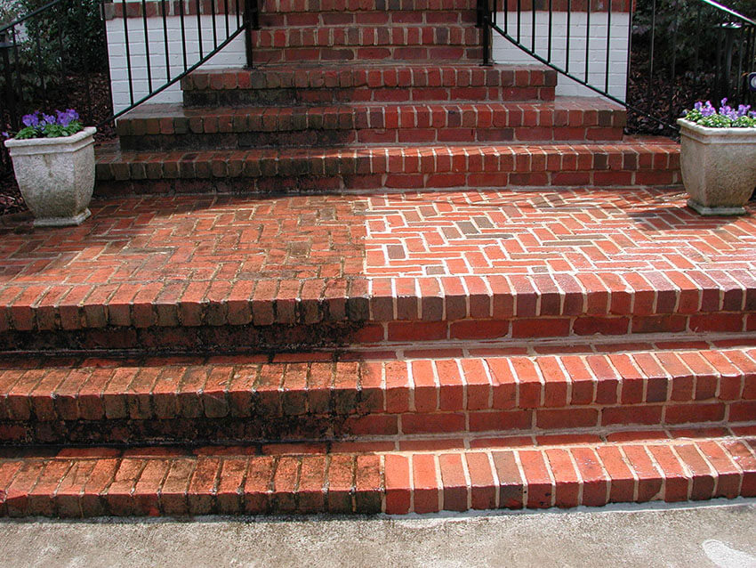 Power washing results on Grand Island Nebraska home exterior before and after cleaning